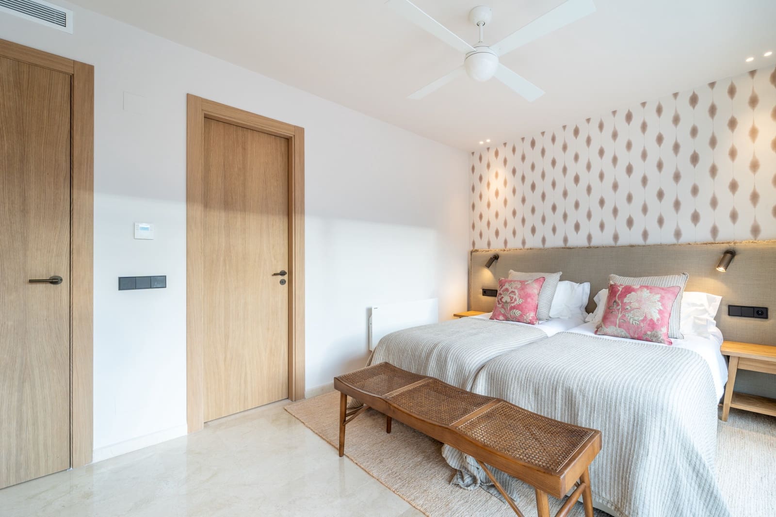 3 bedroom Apartment for holiday rental in Marbella with pool garage - € 6,000 (Ref: 9824140)