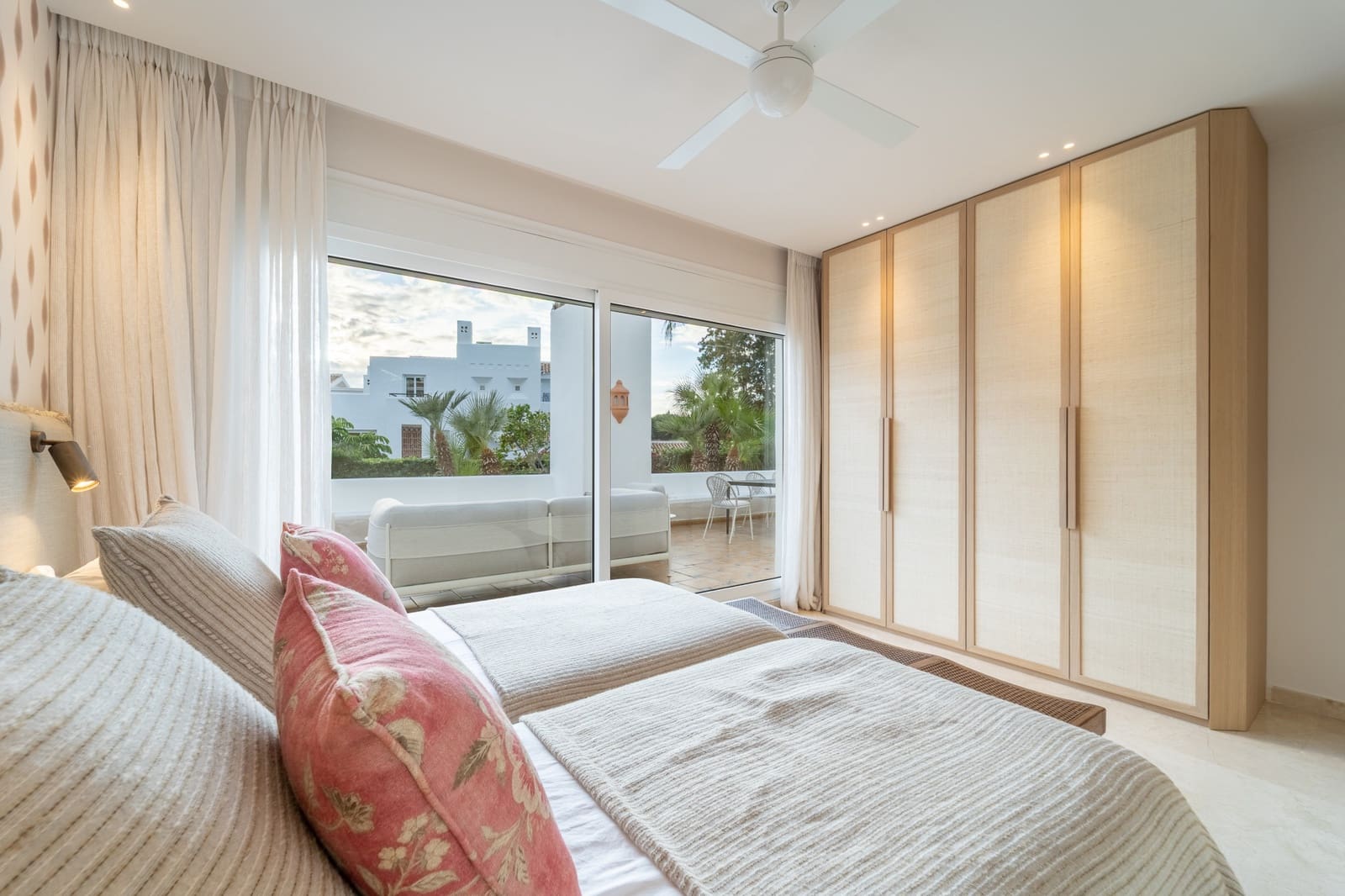 3 bedroom Apartment for holiday rental in Marbella with pool garage - € 6,000 (Ref: 9824140)