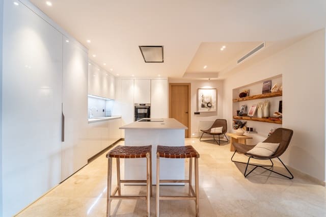 Apartamento de 3 habitaciones en Marbella en alquiler vacacional con piscina garaje - 6.000 € (Ref: 9824140)