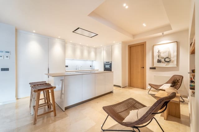 Apartamento de 3 habitaciones en Marbella en alquiler vacacional con piscina garaje - 6.000 € (Ref: 9824140)