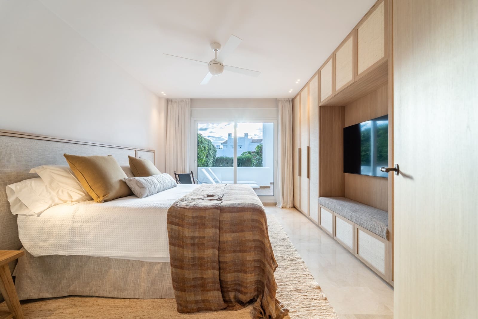 3 bedroom Apartment for holiday rental in Marbella with pool garage - € 6,000 (Ref: 9824140)