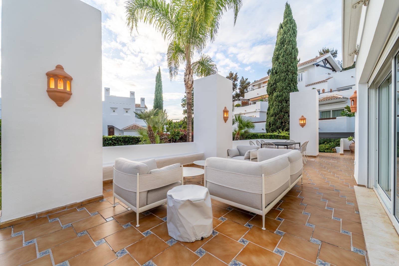3 bedroom Apartment for holiday rental in Marbella with pool garage - € 6,000 (Ref: 9824140)