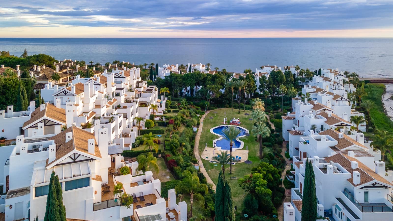 3 bedroom Apartment for holiday rental in Marbella with pool garage - € 6,000 (Ref: 9824140)