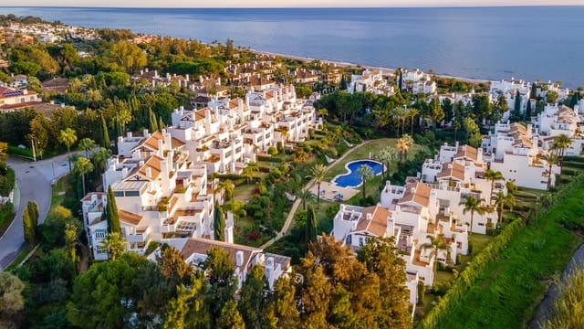 Apartamento de 3 habitaciones en Marbella en alquiler vacacional con piscina garaje - 6.000 € (Ref: 9824140)