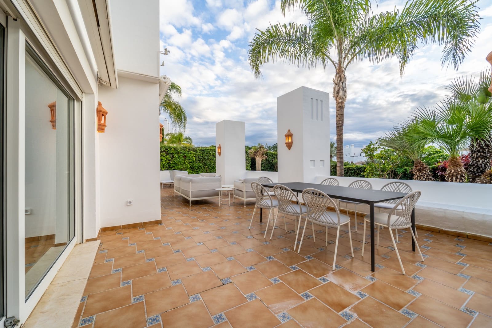 3 bedroom Apartment for holiday rental in Marbella with pool garage - € 6,000 (Ref: 9824140)