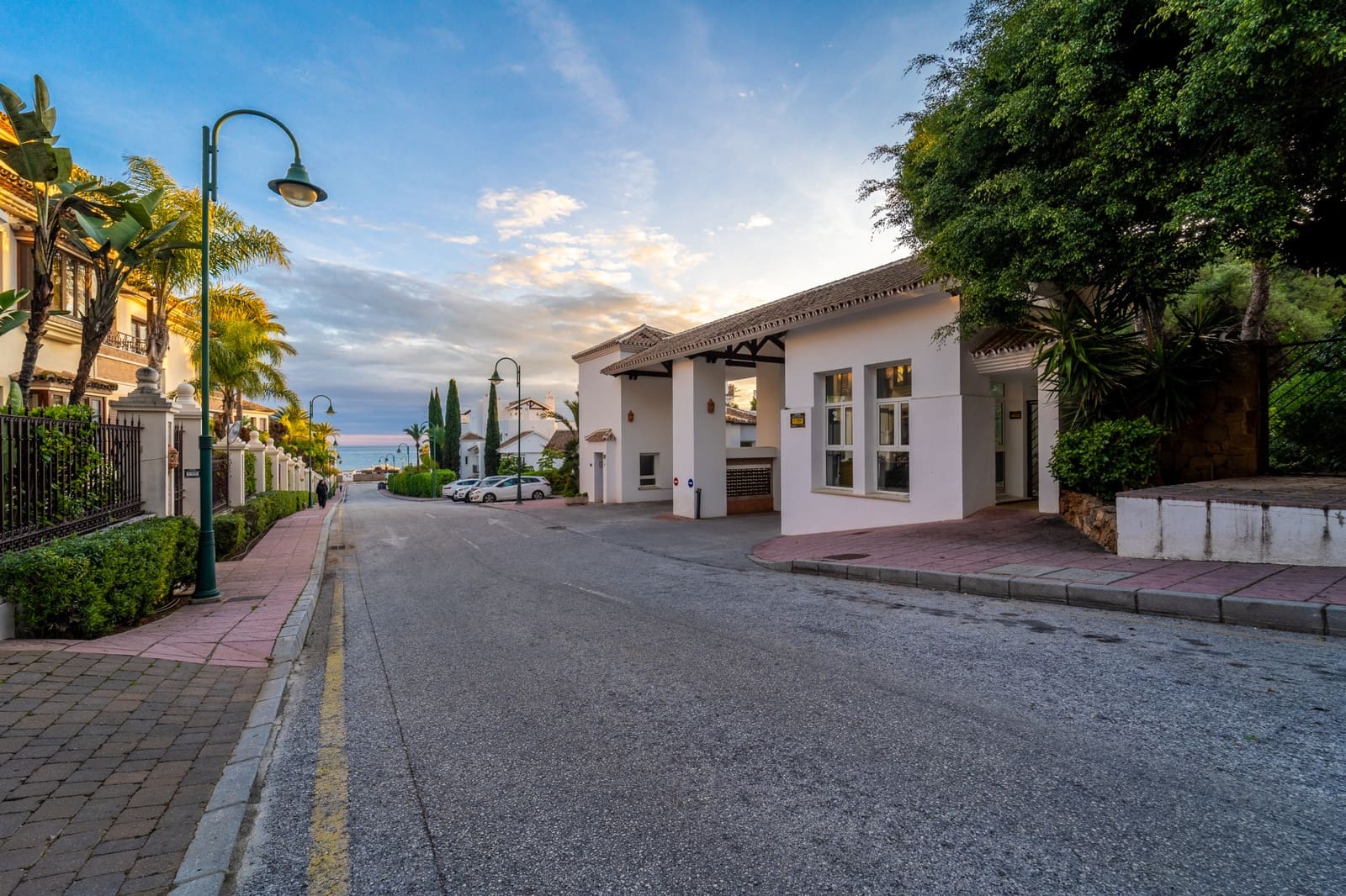 3 bedroom Apartment for holiday rental in Marbella with pool garage - € 6,000 (Ref: 9824140)