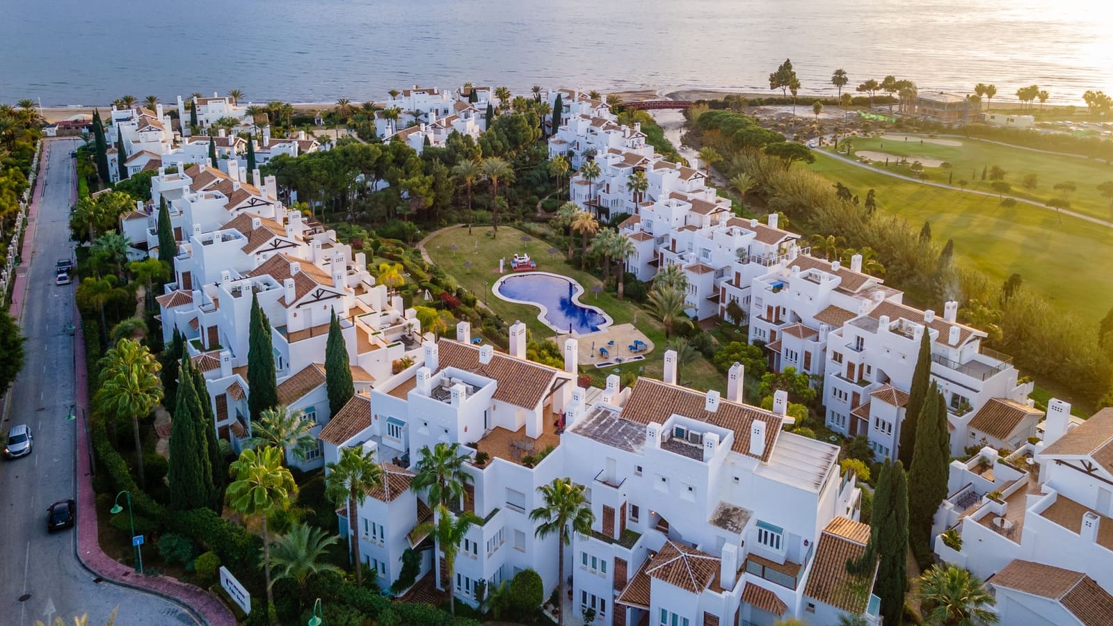 3 bedroom Apartment for holiday rental in Marbella with pool garage - € 6,000 (Ref: 9824140)