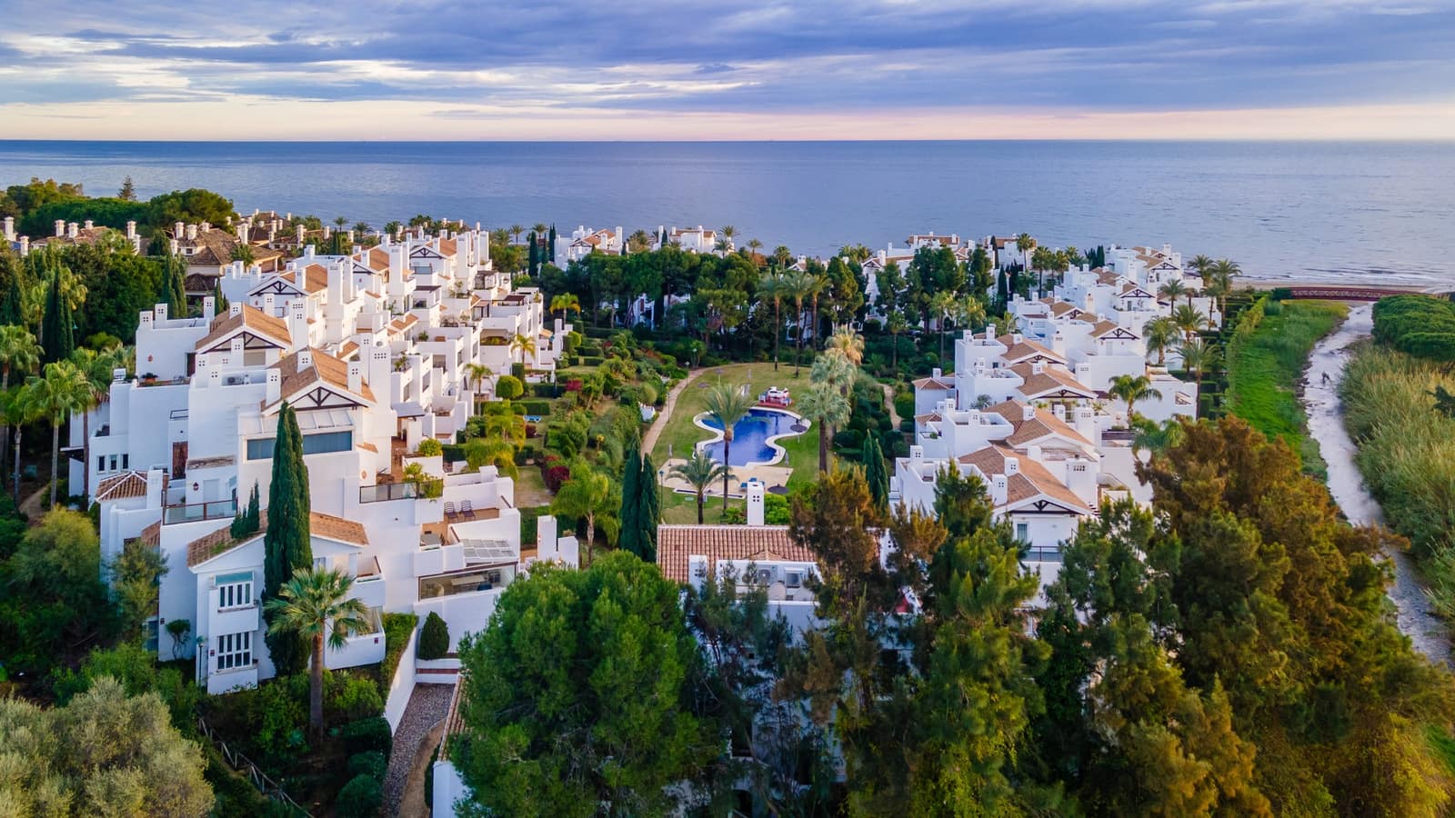 3 bedroom Apartment for holiday rental in Marbella with pool garage - € 6,000 (Ref: 9824140)