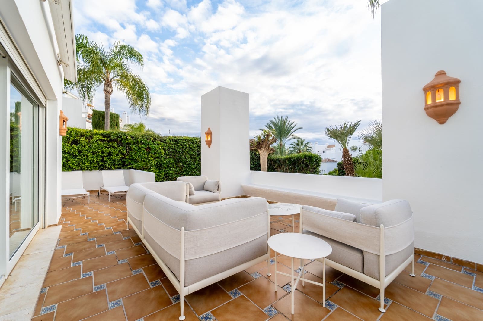 3 bedroom Apartment for holiday rental in Marbella with pool garage - € 6,000 (Ref: 9824140)