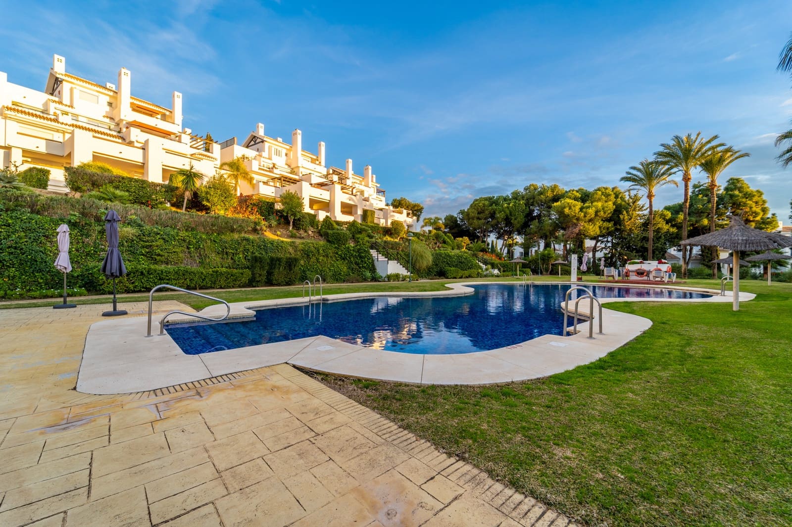 3 bedroom Apartment for holiday rental in Marbella with pool garage - € 6,000 (Ref: 9824140)
