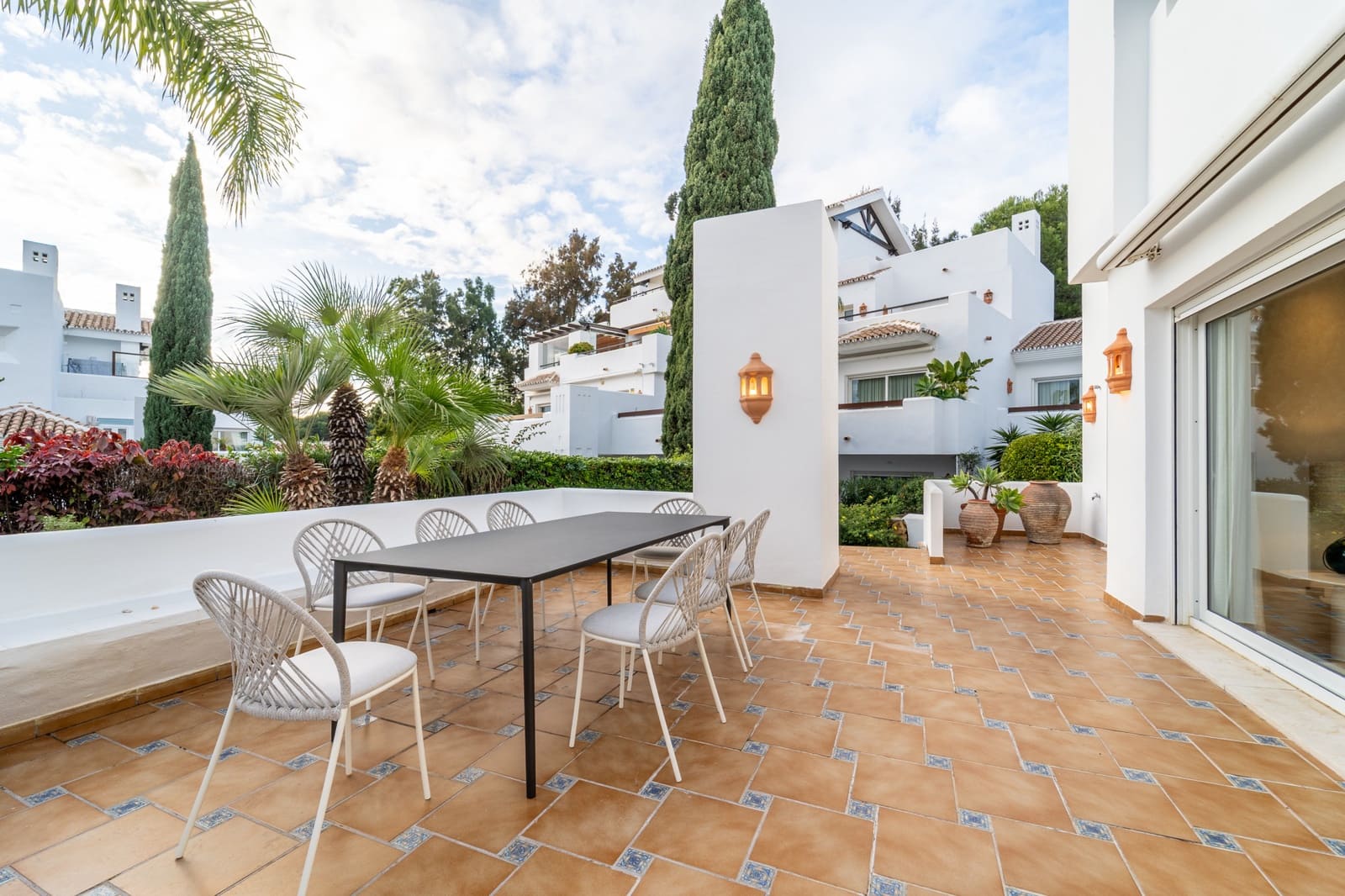3 bedroom Apartment for holiday rental in Marbella with pool garage - € 6,000 (Ref: 9824140)