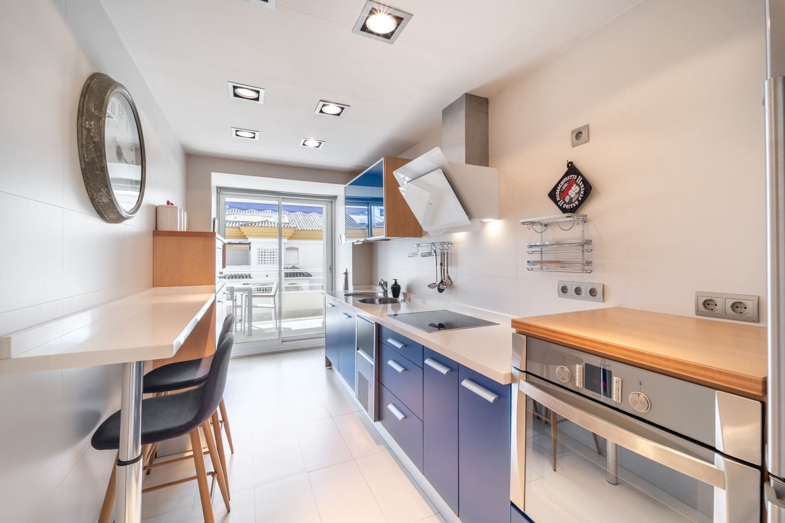 4 bedroom Penthouse for sale in Marbella with pool garage - € 1,190,000 (Ref: 9824806)