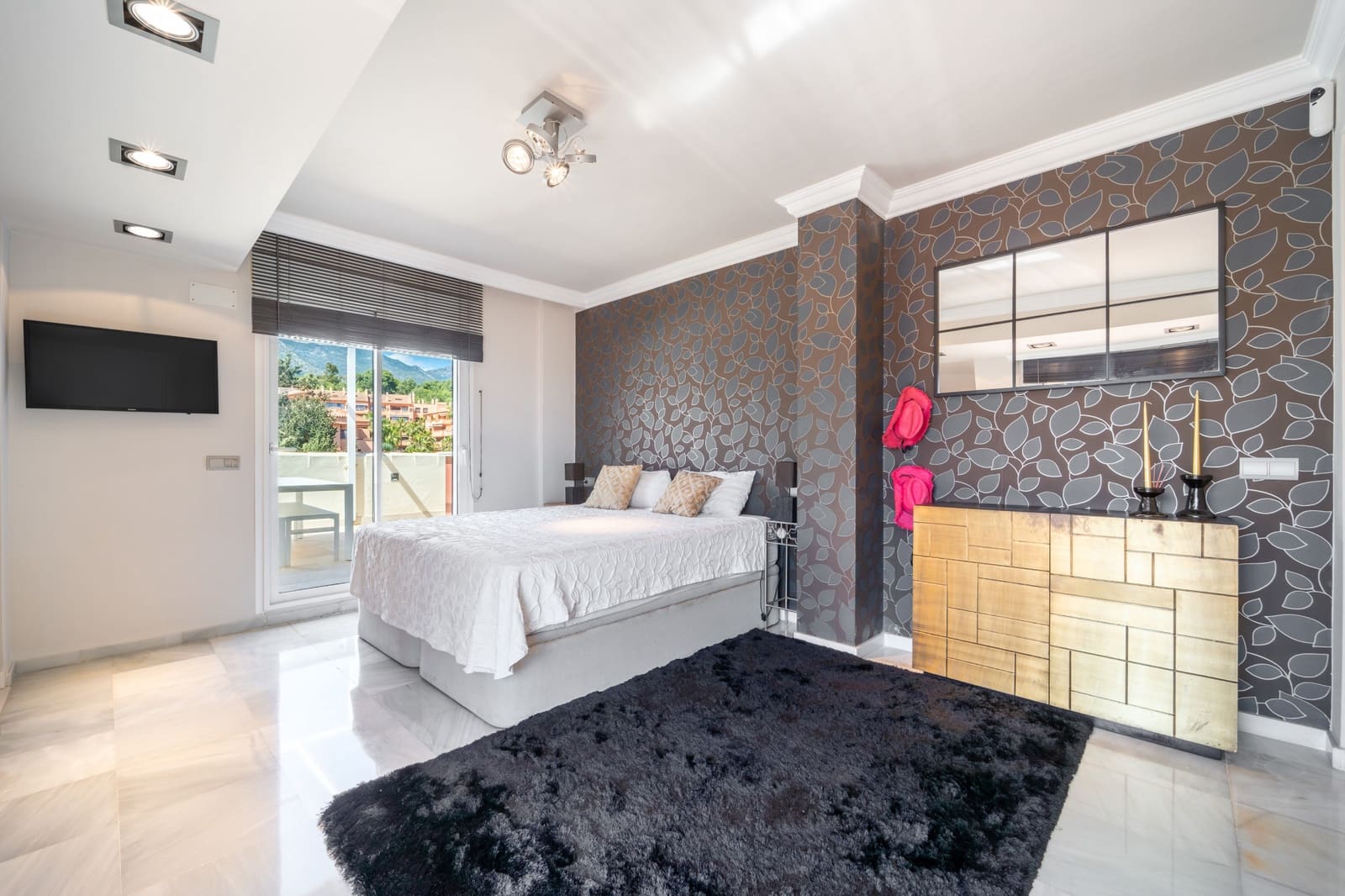 4 bedroom Penthouse for sale in Marbella with pool garage - € 1,190,000 (Ref: 9824806)
