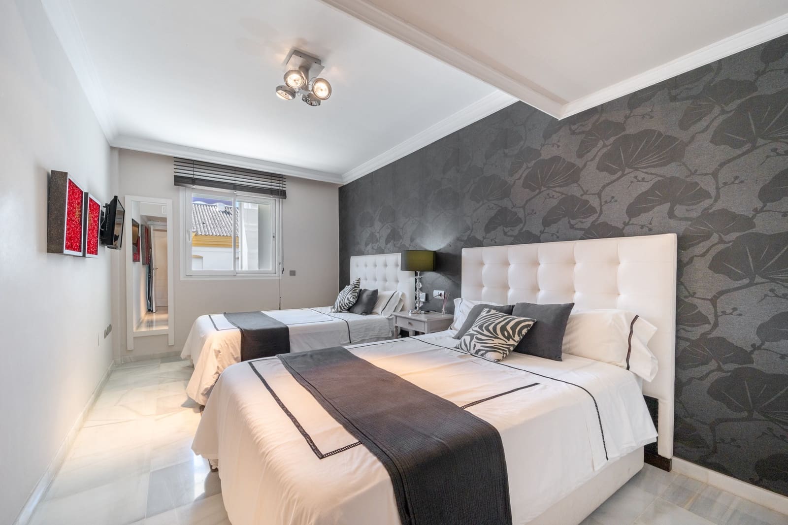 4 bedroom Penthouse for sale in Marbella with pool garage - € 1,190,000 (Ref: 9824806)