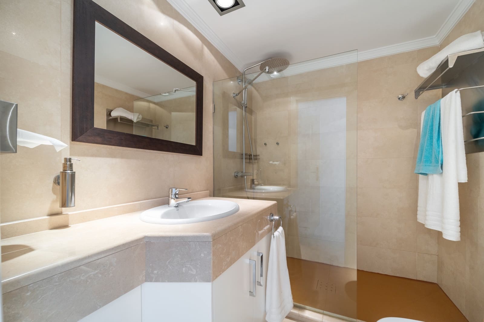 4 bedroom Penthouse for sale in Marbella with pool garage - € 1,190,000 (Ref: 9824806)
