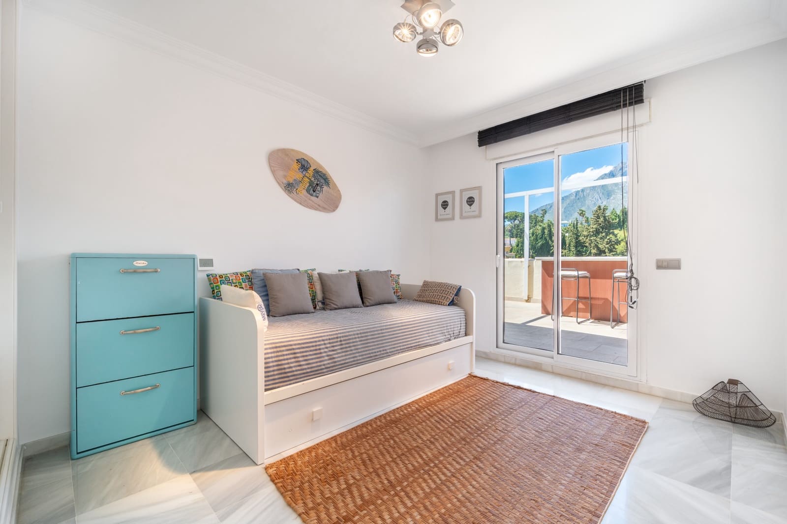 4 bedroom Penthouse for sale in Marbella with pool garage - € 1,190,000 (Ref: 9824806)