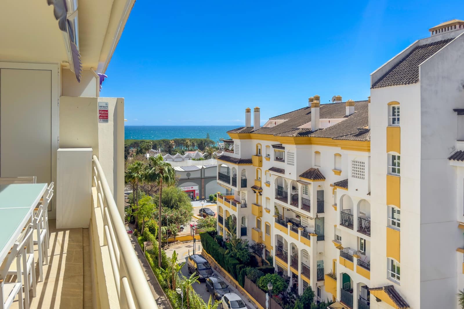 4 bedroom Penthouse for sale in Marbella with pool garage - € 1,190,000 (Ref: 9824806)