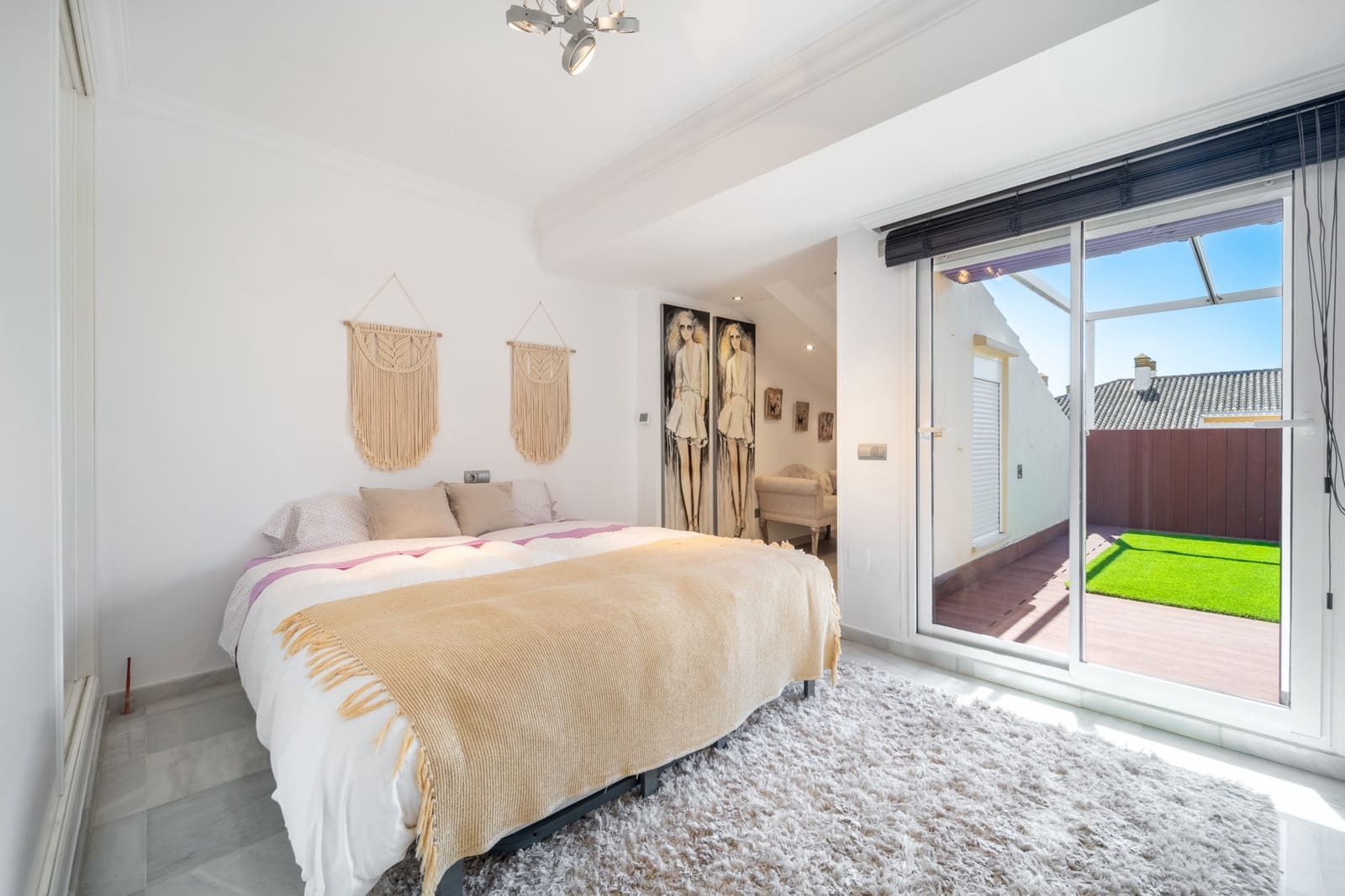 4 bedroom Penthouse for sale in Marbella with pool garage - € 1,190,000 (Ref: 9824806)