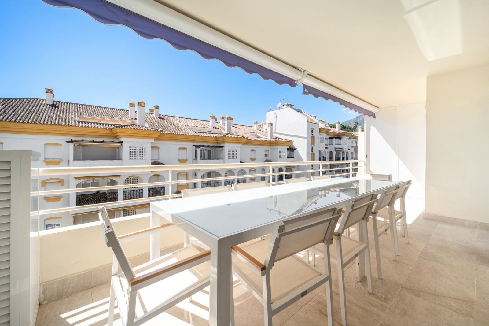4 bedroom Penthouse for sale in Marbella with pool garage - € 1,190,000 (Ref: 9824806)