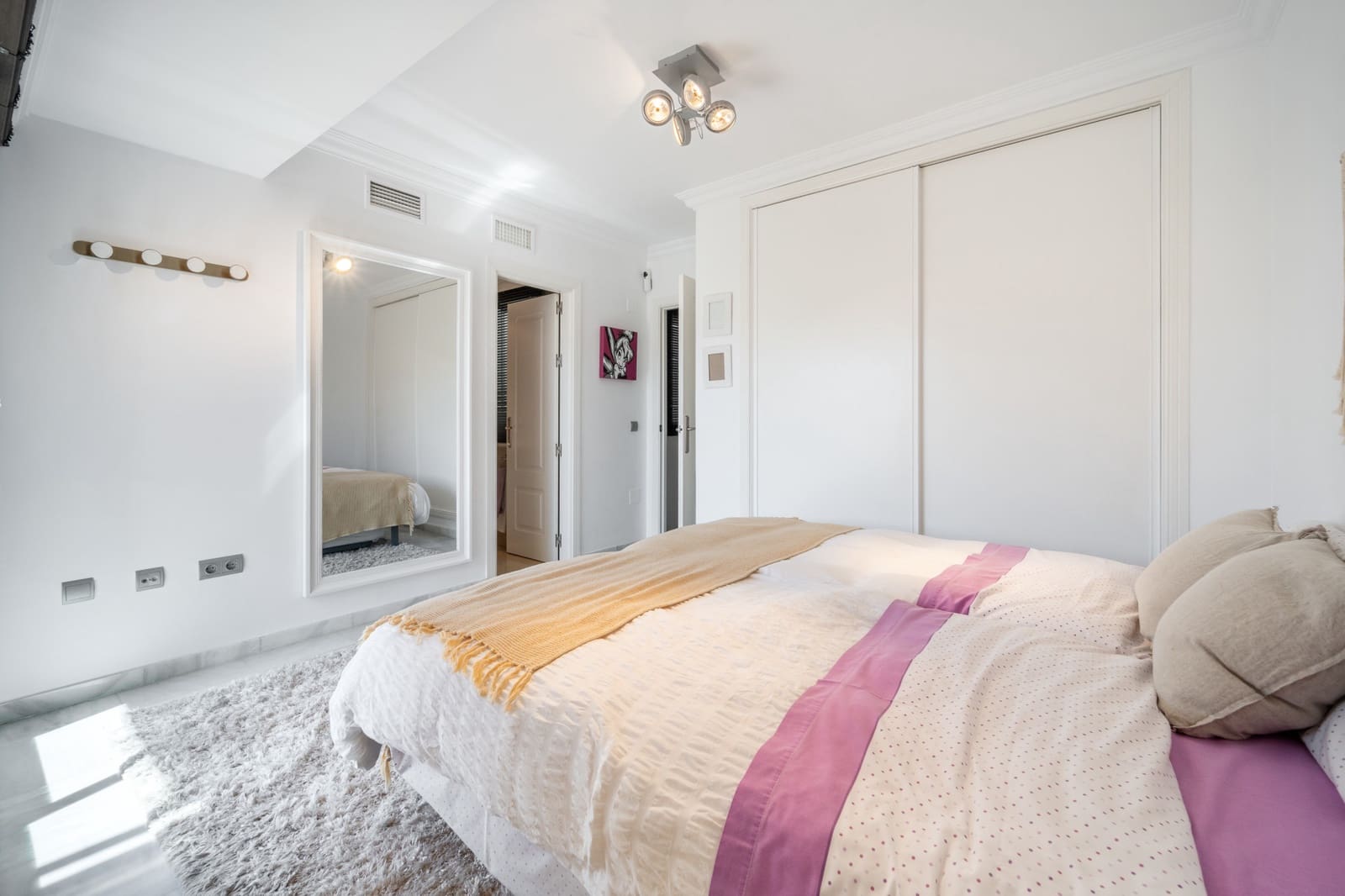 4 bedroom Penthouse for sale in Marbella with pool garage - € 1,190,000 (Ref: 9824806)