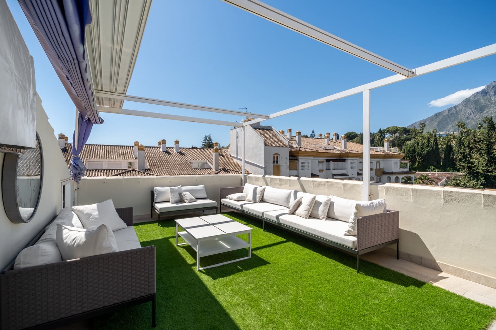 4 bedroom Penthouse for sale in Marbella with pool garage - € 1,190,000 (Ref: 9824806)