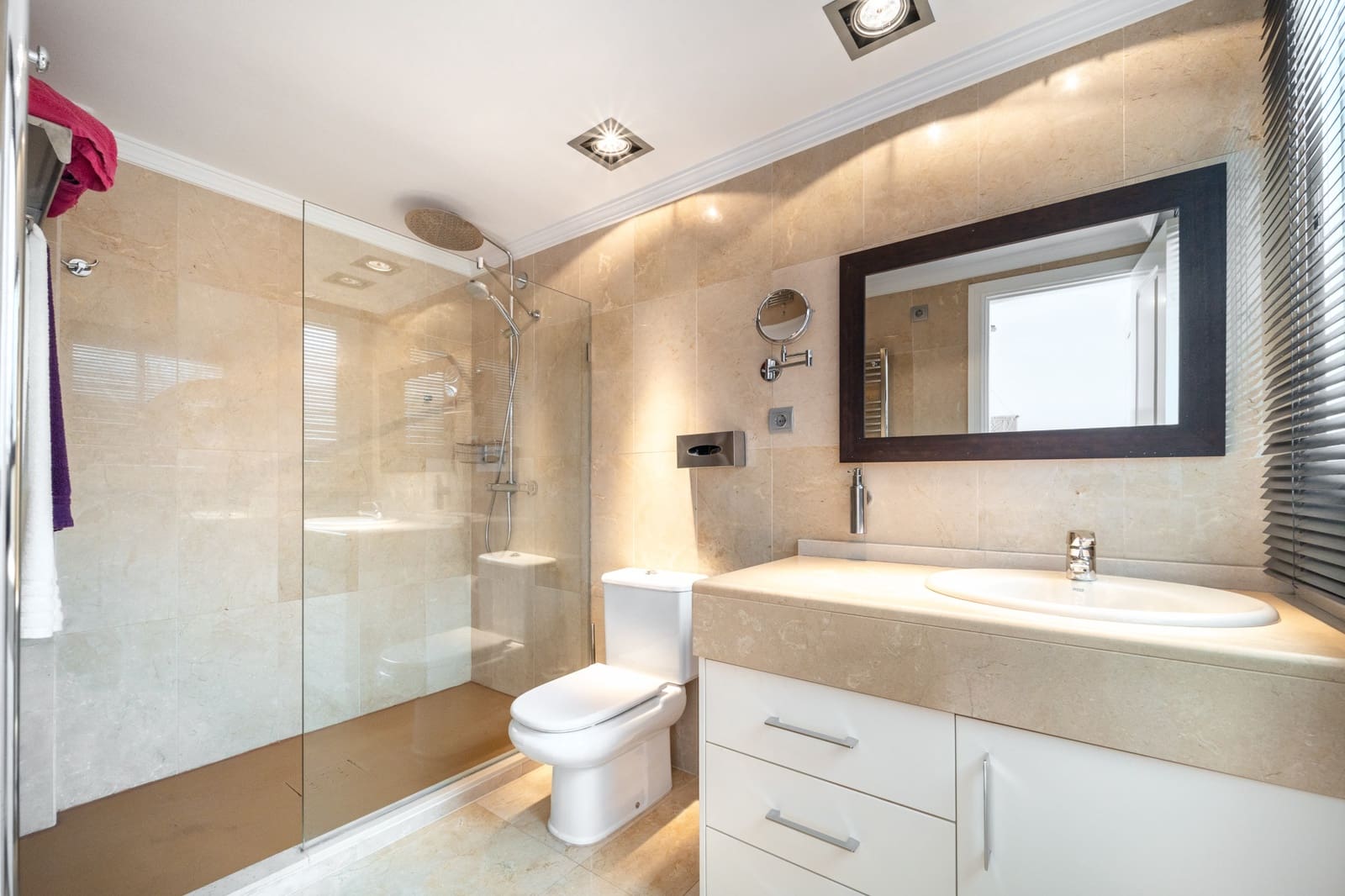 4 bedroom Penthouse for sale in Marbella with pool garage - € 1,190,000 (Ref: 9824806)