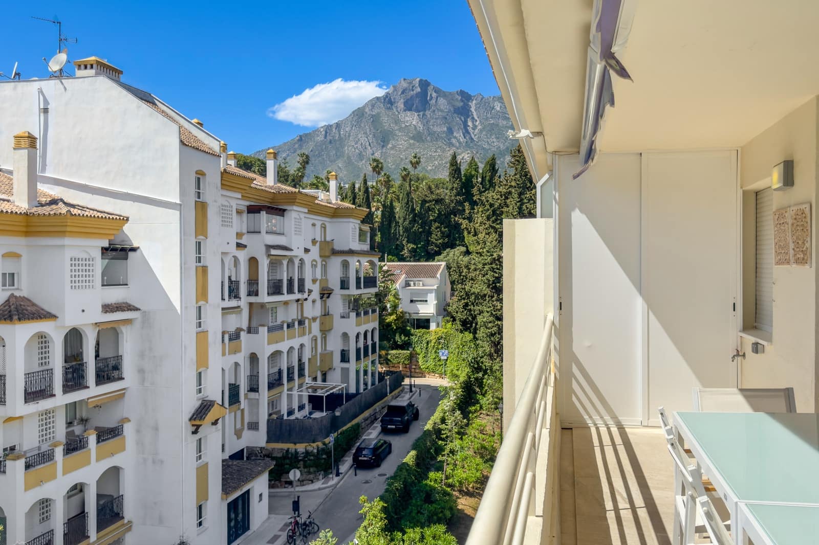 4 bedroom Penthouse for sale in Marbella with pool garage - € 1,190,000 (Ref: 9824806)
