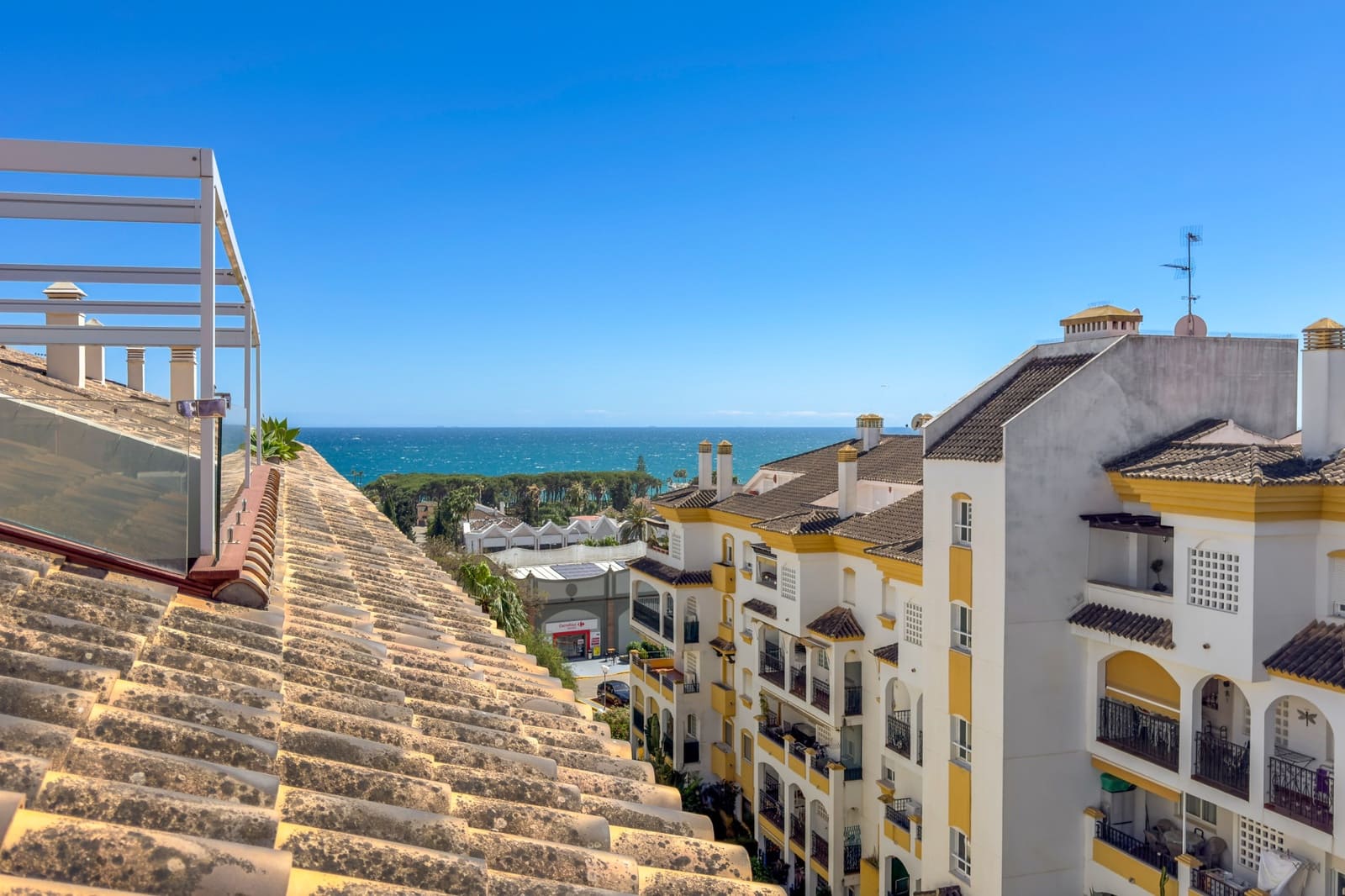 4 bedroom Penthouse for sale in Marbella with pool garage - € 1,190,000 (Ref: 9824806)
