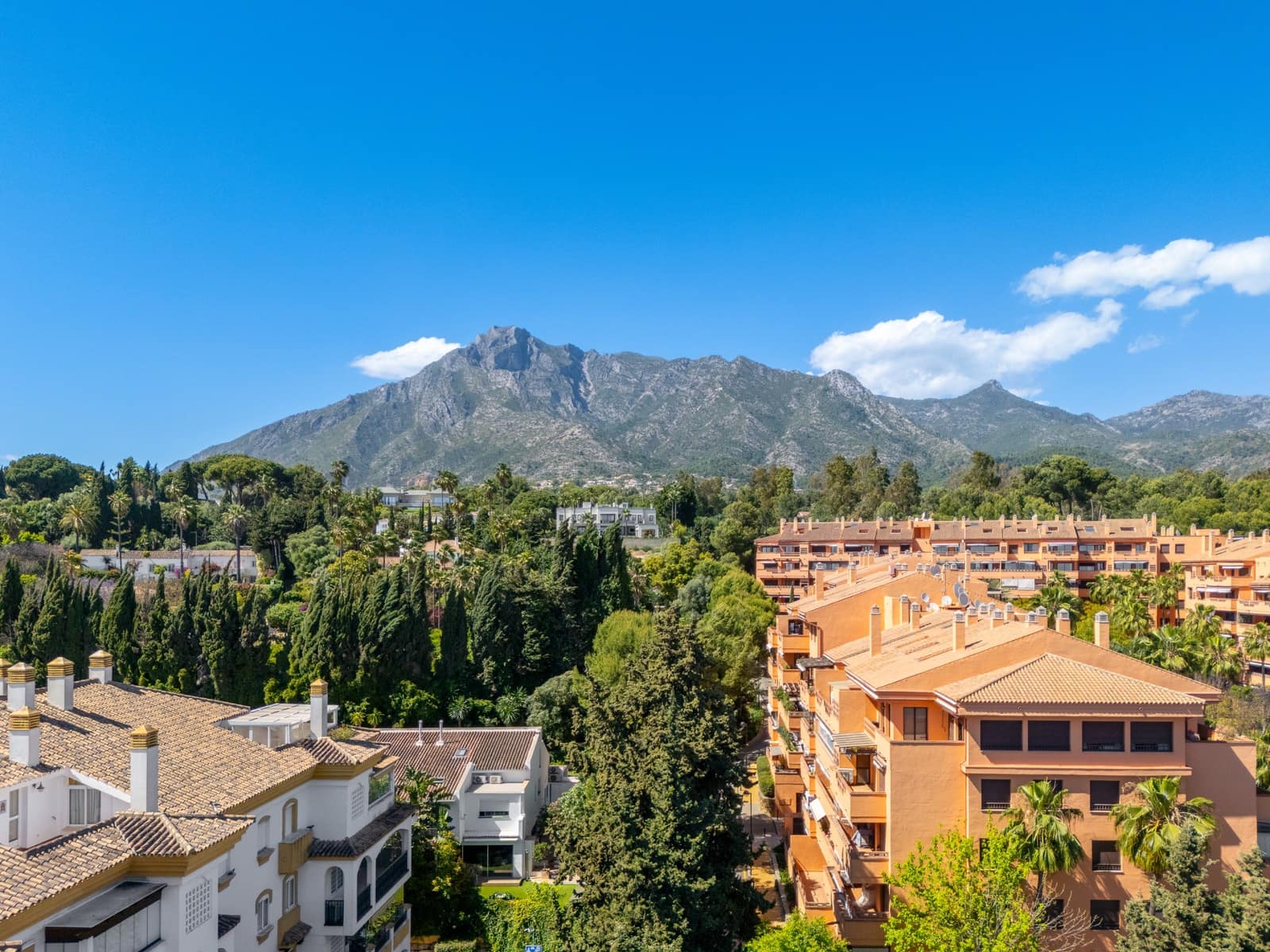 4 bedroom Penthouse for sale in Marbella with pool garage - € 1,190,000 (Ref: 9824806)
