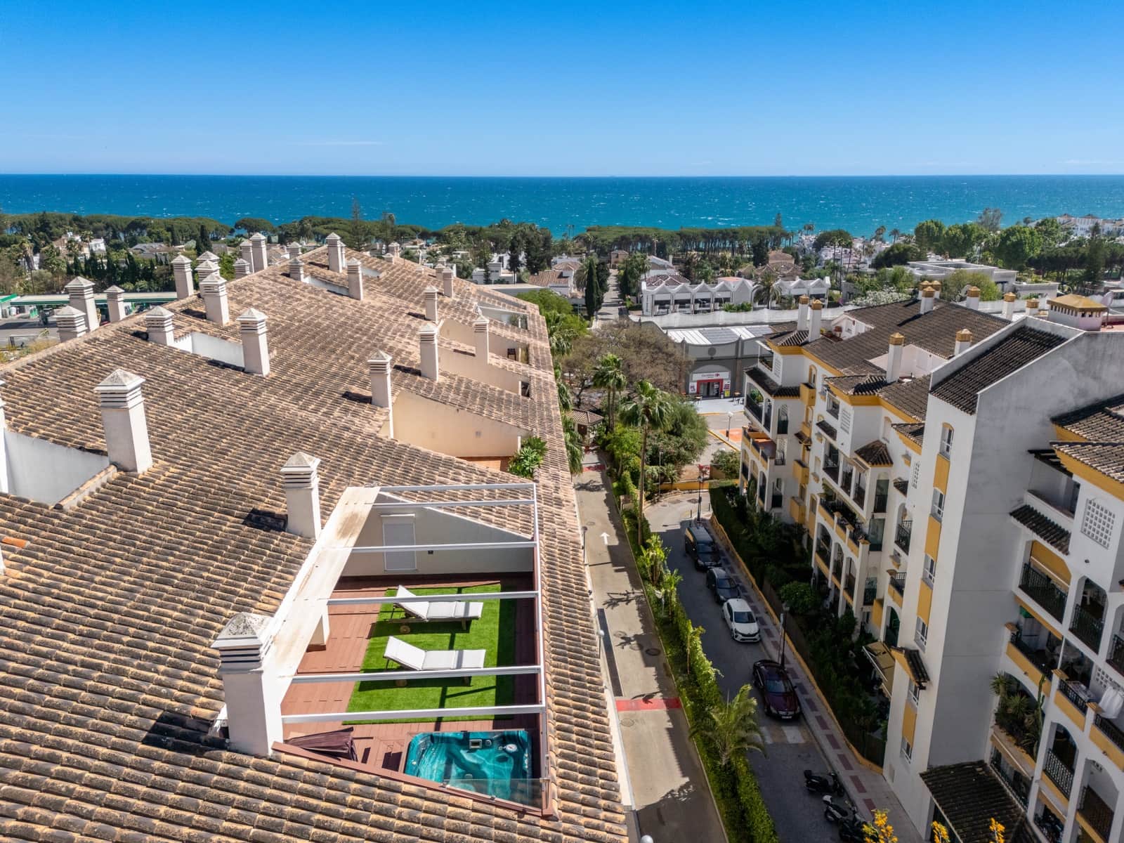 4 bedroom Penthouse for sale in Marbella with pool garage - € 1,190,000 (Ref: 9824806)