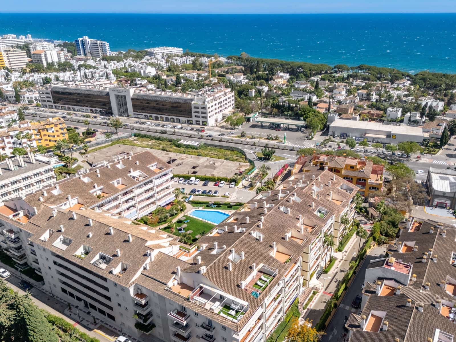 4 bedroom Penthouse for sale in Marbella with pool garage - € 1,190,000 (Ref: 9824806)