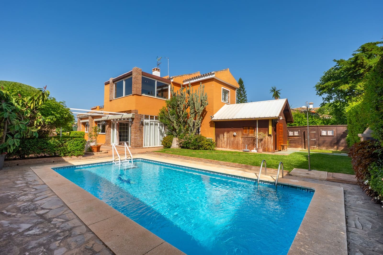 4 slaapkamer Villa te koop in San Pedro de Alcantara met zwembad garage - € 1.850.000 (Ref: 9824807)