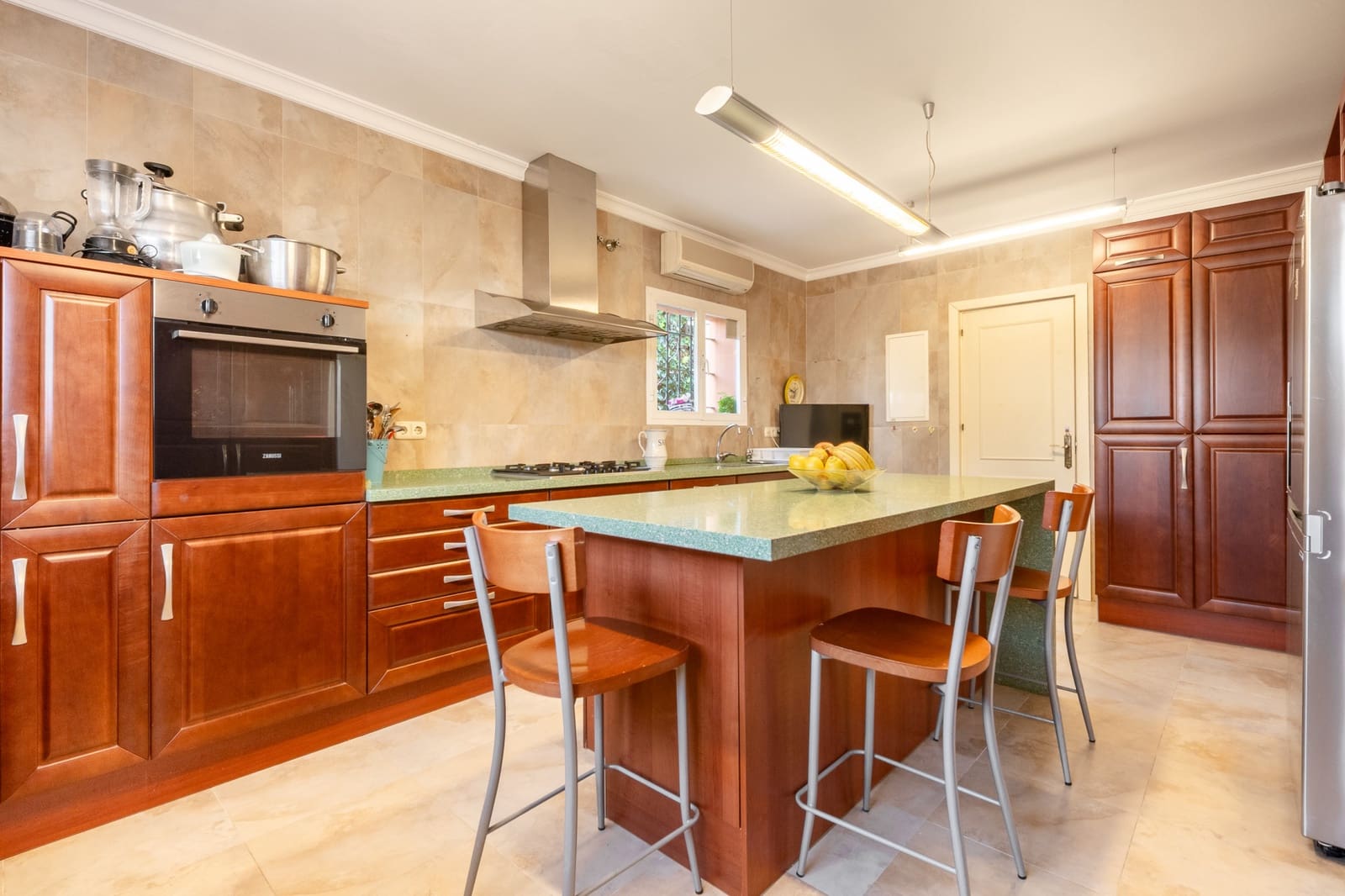 4 slaapkamer Villa te koop in San Pedro de Alcantara met zwembad garage - € 1.850.000 (Ref: 9824807)