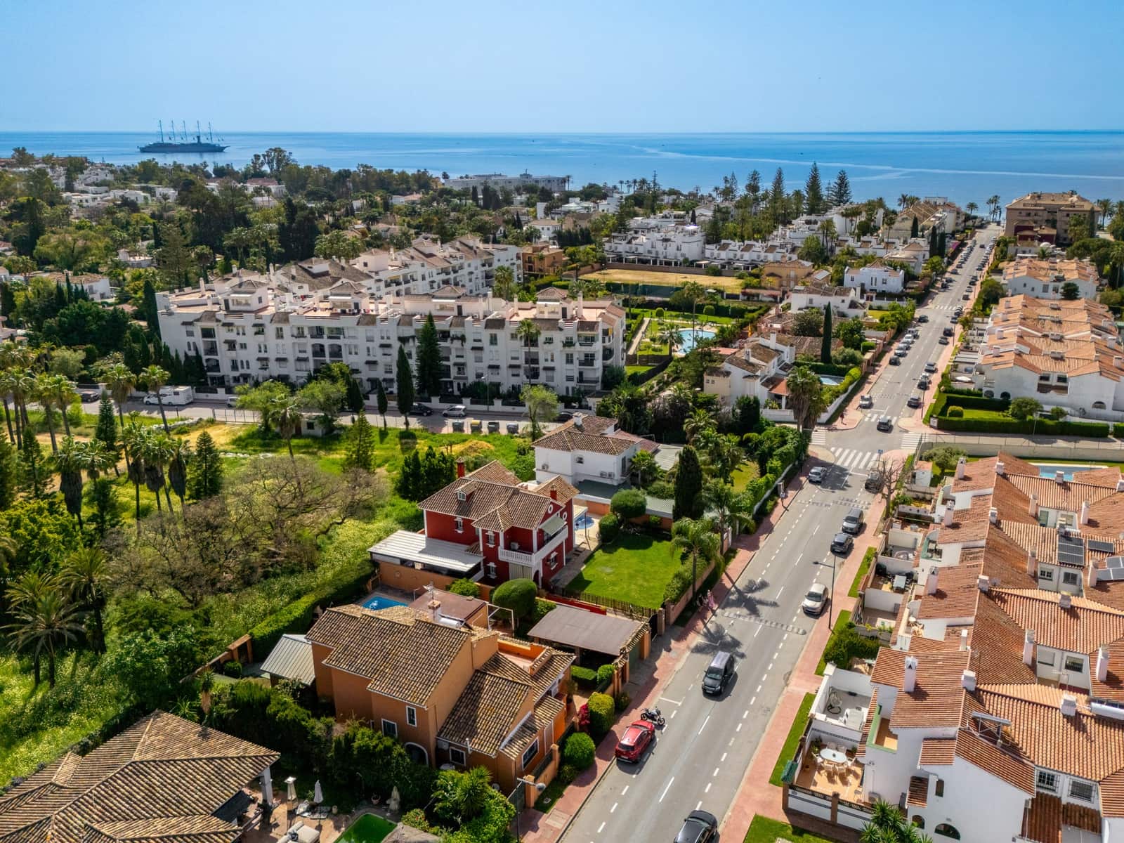 4 slaapkamer Villa te koop in San Pedro de Alcantara met zwembad garage - € 1.850.000 (Ref: 9824807)