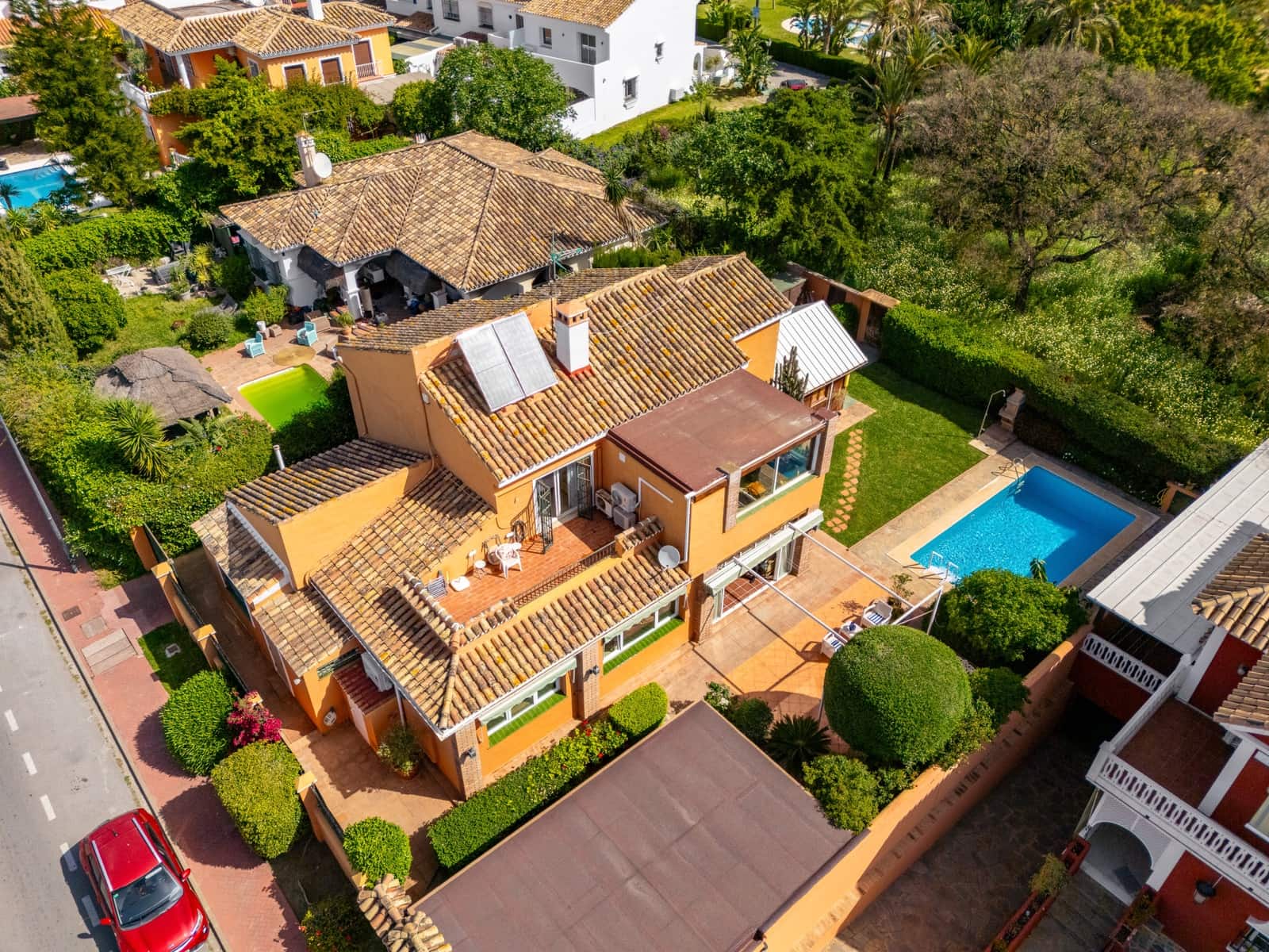 4 slaapkamer Villa te koop in San Pedro de Alcantara met zwembad garage - € 1.850.000 (Ref: 9824807)