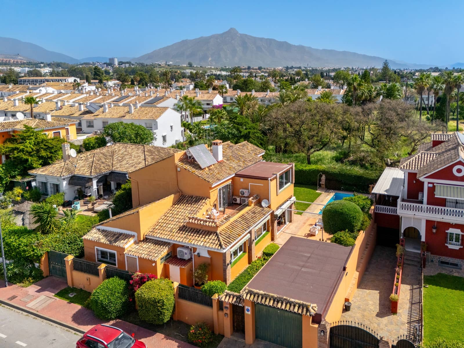 4 slaapkamer Villa te koop in San Pedro de Alcantara met zwembad garage - € 1.850.000 (Ref: 9824807)