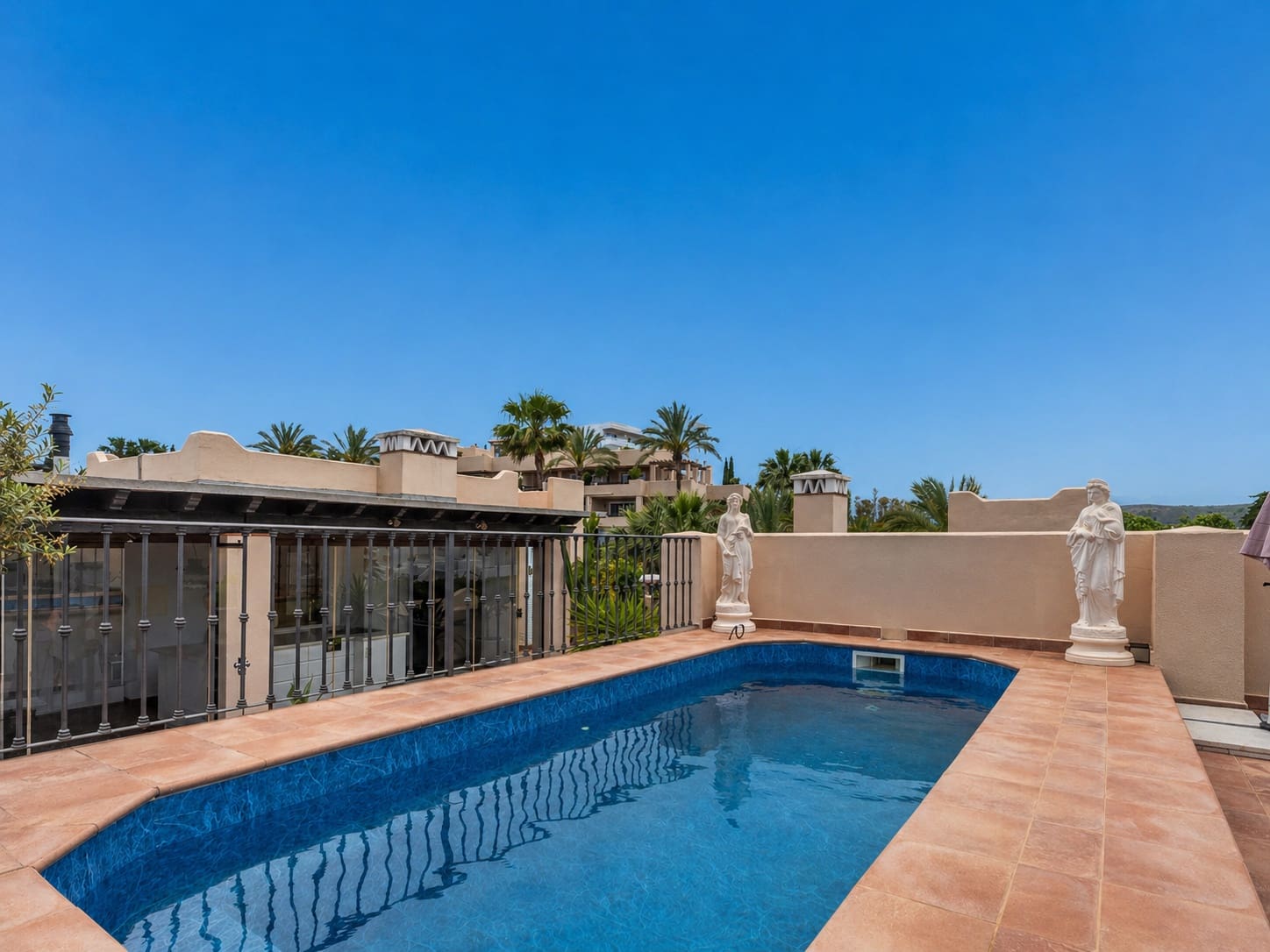 3 bedroom Penthouse for sale in El Paraiso with pool garage - € 1,595,000 (Ref: 9831084)