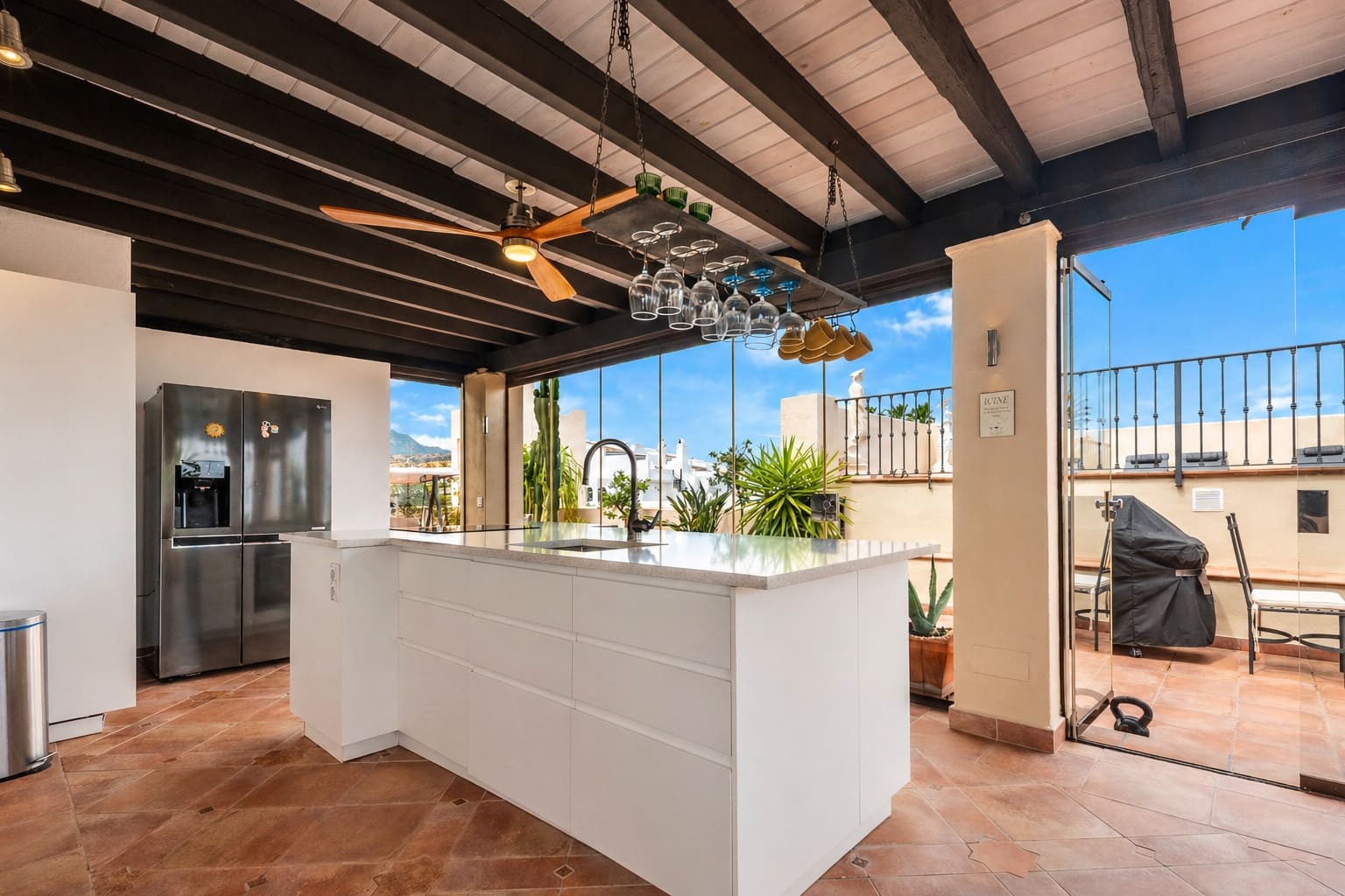3 bedroom Penthouse for sale in El Paraiso with pool garage - € 1,595,000 (Ref: 9831084)