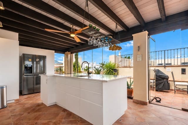 3 soverom Penthouse til salgs i El Paraiso, Estepona med svømmebasseng garasje - € 1 595 000 (Ref: 9831084)