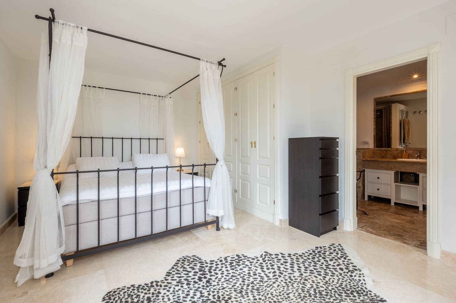 3 bedroom Penthouse for sale in El Paraiso with pool garage - € 1,595,000 (Ref: 9831084)
