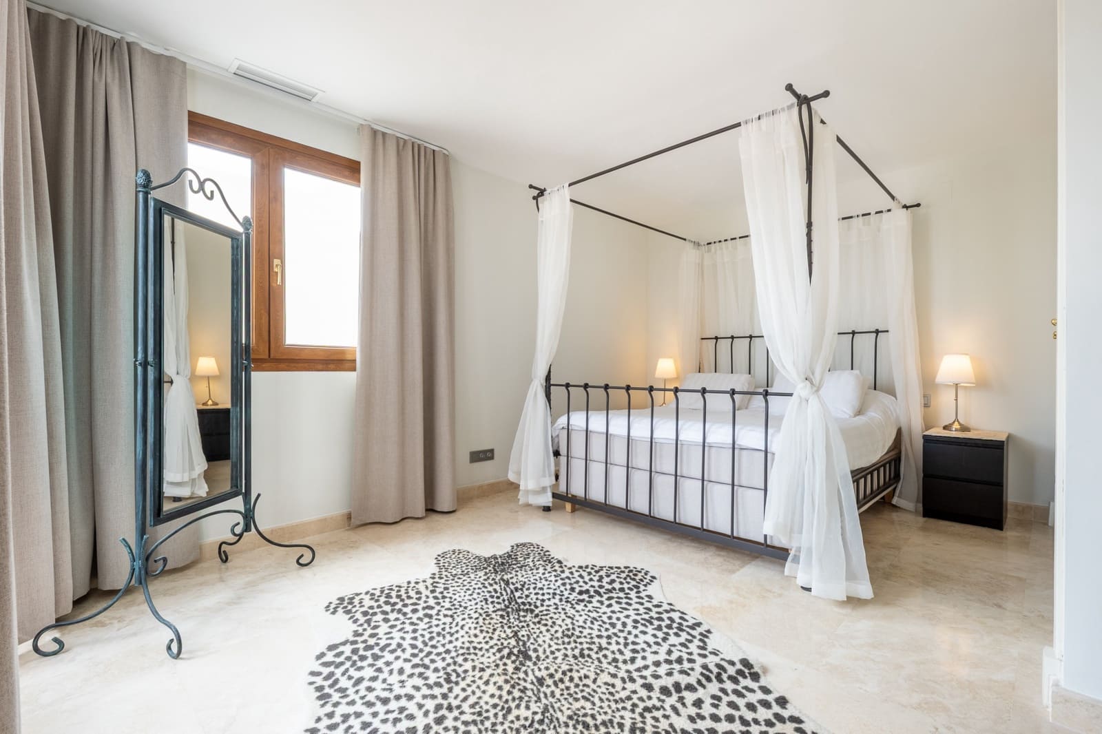 3 bedroom Penthouse for sale in El Paraiso with pool garage - € 1,595,000 (Ref: 9831084)