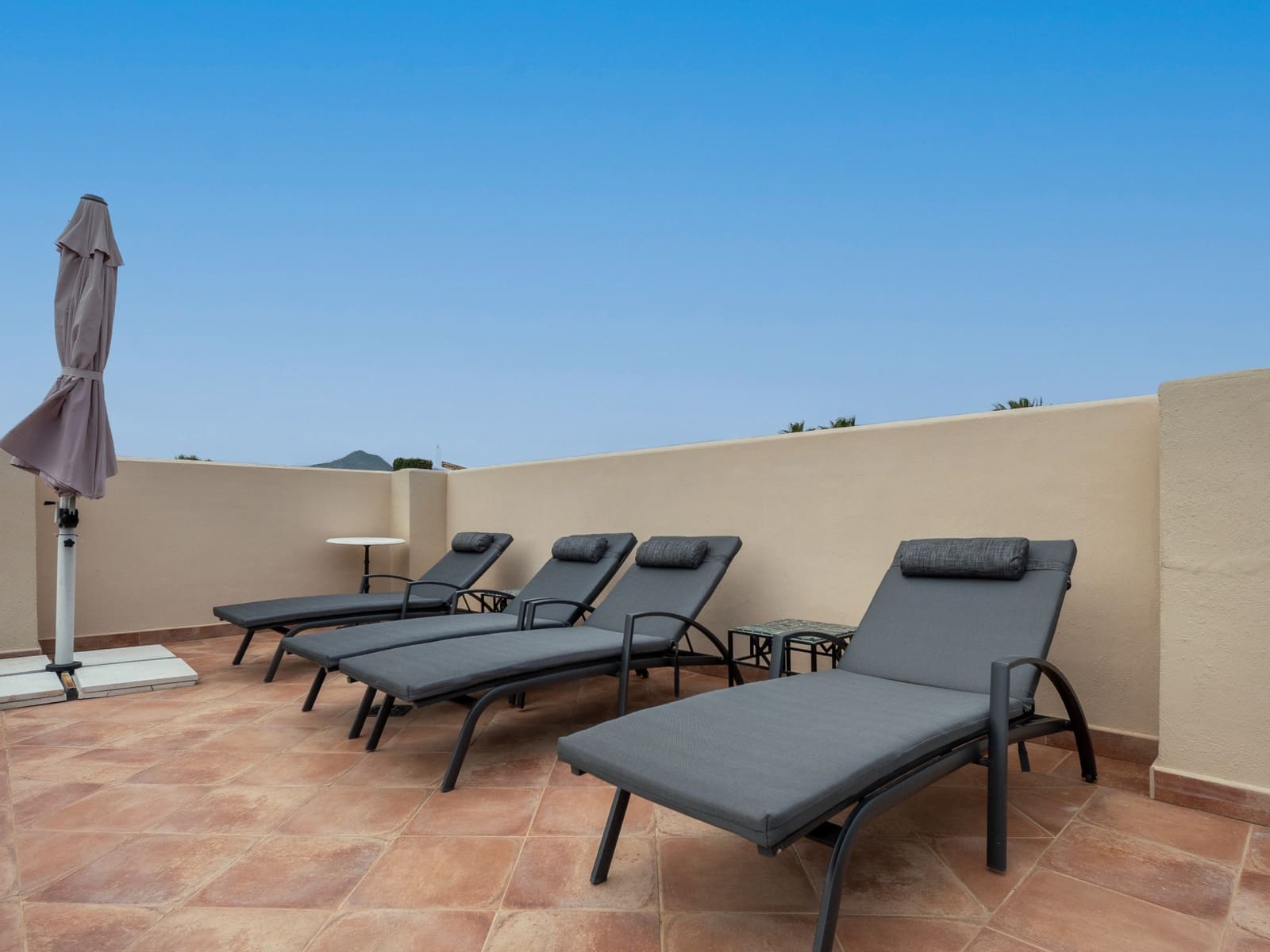 3 bedroom Penthouse for sale in El Paraiso with pool garage - € 1,595,000 (Ref: 9831084)