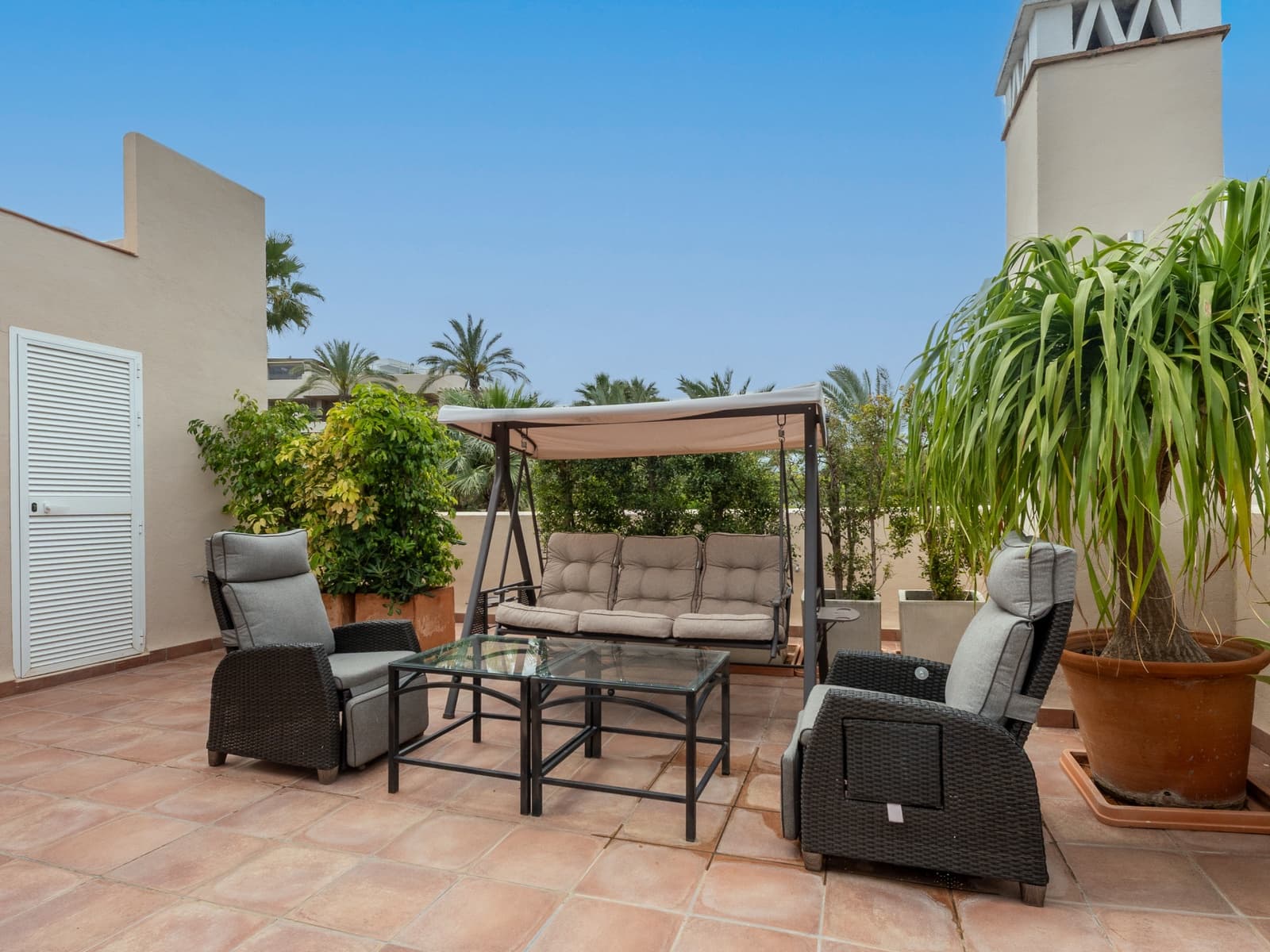 3 bedroom Penthouse for sale in El Paraiso with pool garage - € 1,595,000 (Ref: 9831084)