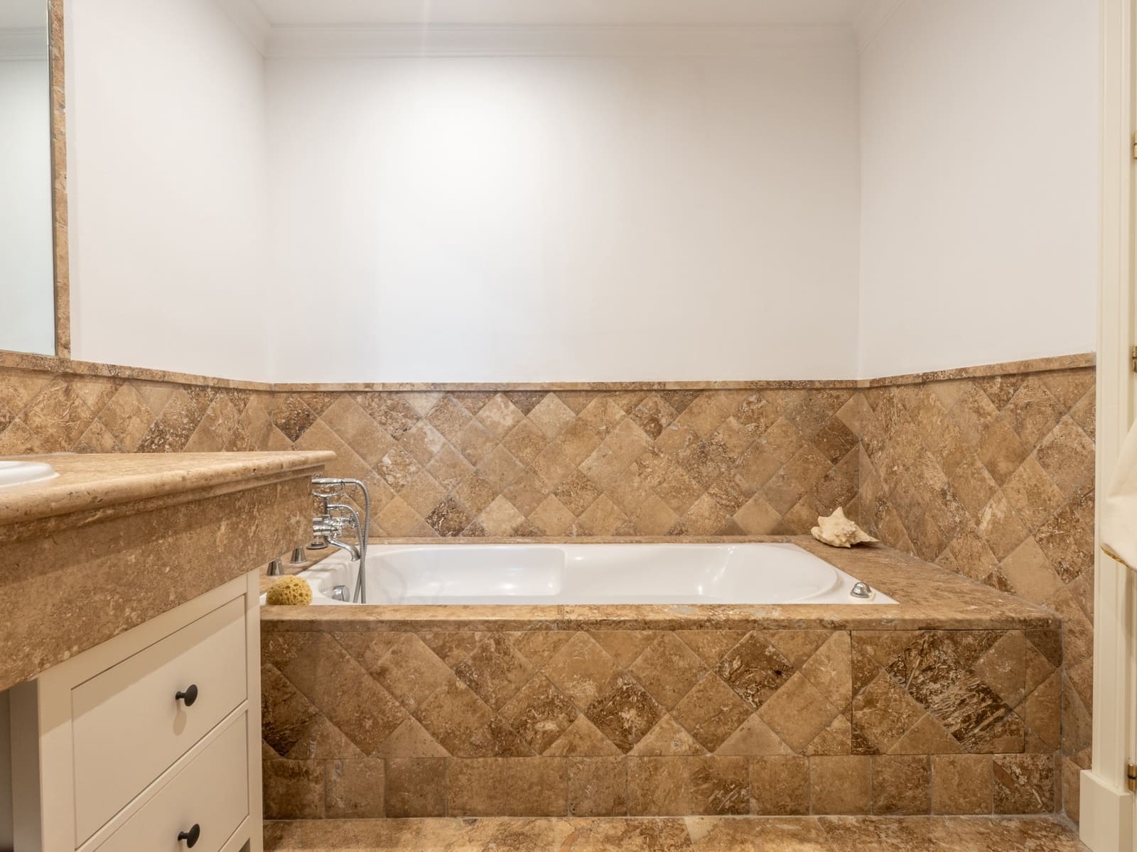3 bedroom Penthouse for sale in El Paraiso with pool garage - € 1,595,000 (Ref: 9831084)
