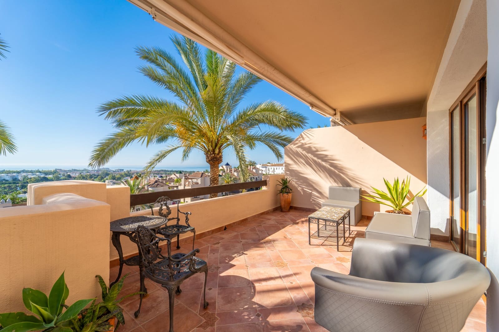 3 soveværelse Penthouse til salg i El Paraiso med swimmingpool garage - € 1.595.000 (Ref: 9831084)
