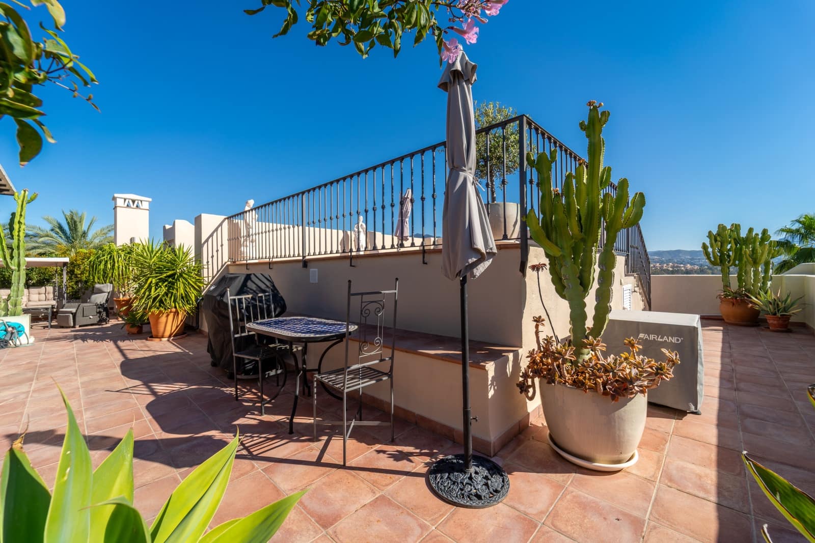 3 soveværelse Penthouse til salg i El Paraiso med swimmingpool garage - € 1.595.000 (Ref: 9831084)