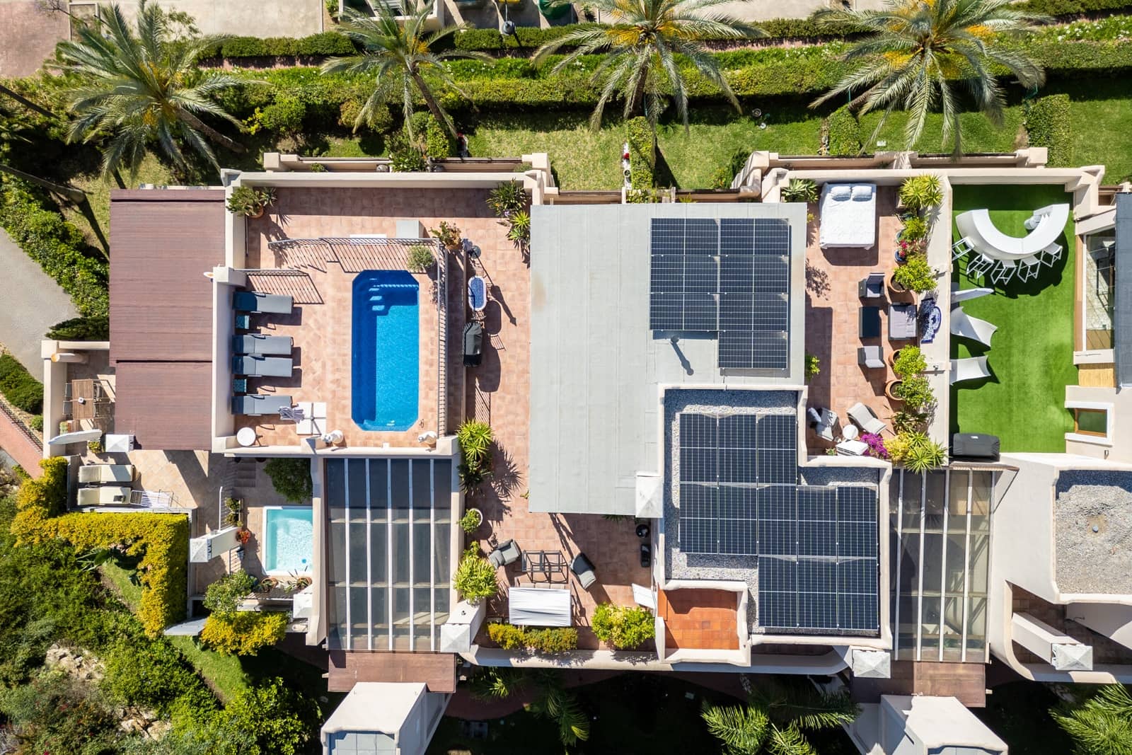 3 soveværelse Penthouse til salg i El Paraiso med swimmingpool garage - € 1.595.000 (Ref: 9831084)