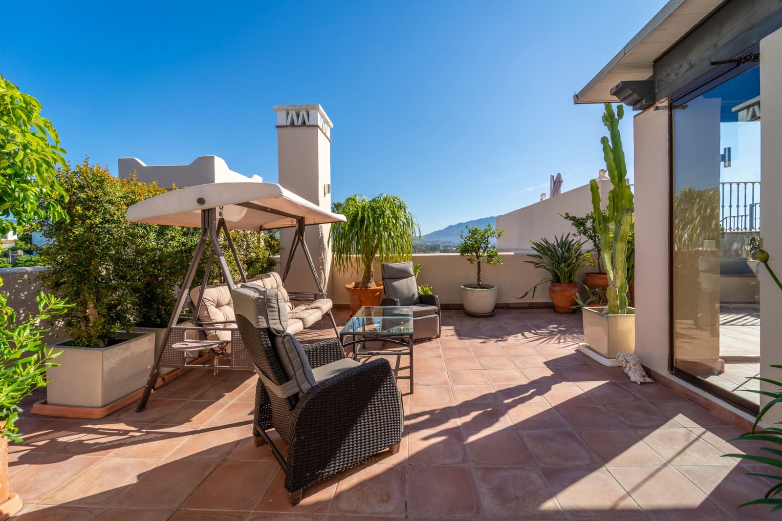 3 soveværelse Penthouse til salg i El Paraiso med swimmingpool garage - € 1.595.000 (Ref: 9831084)