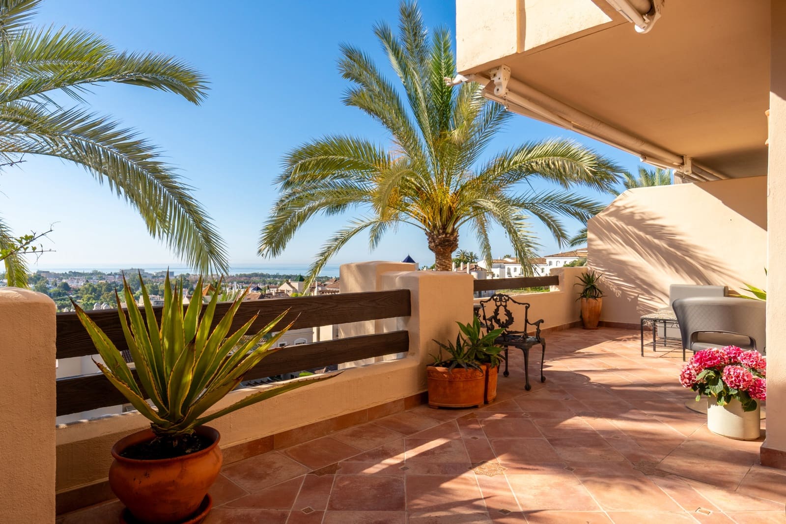 3 soveværelse Penthouse til salg i El Paraiso med swimmingpool garage - € 1.595.000 (Ref: 9831084)