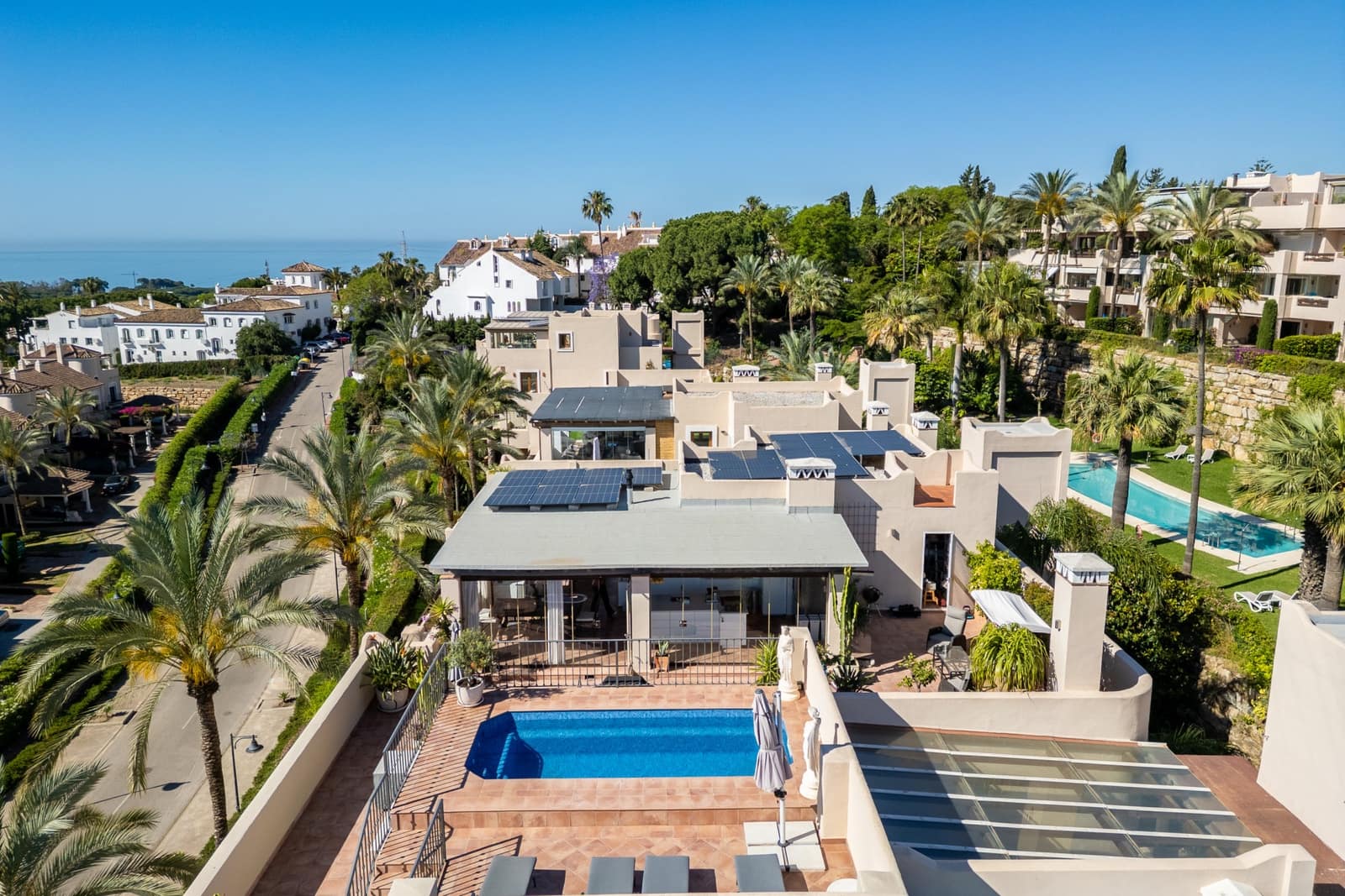 3 soveværelse Penthouse til salg i El Paraiso med swimmingpool garage - € 1.595.000 (Ref: 9831084)